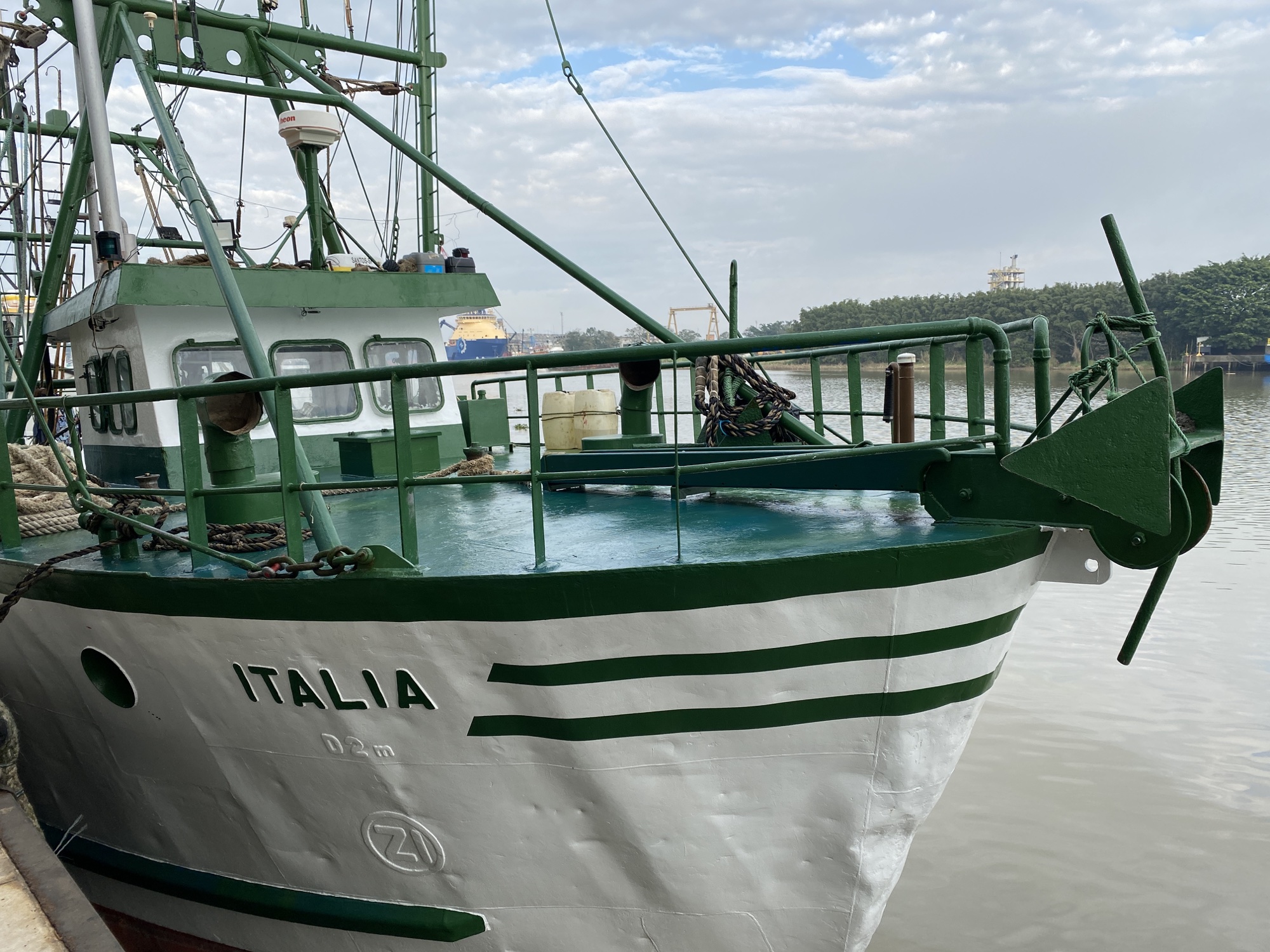Barco de pesca Itália, do Grupo Barão de Mauá Pescados